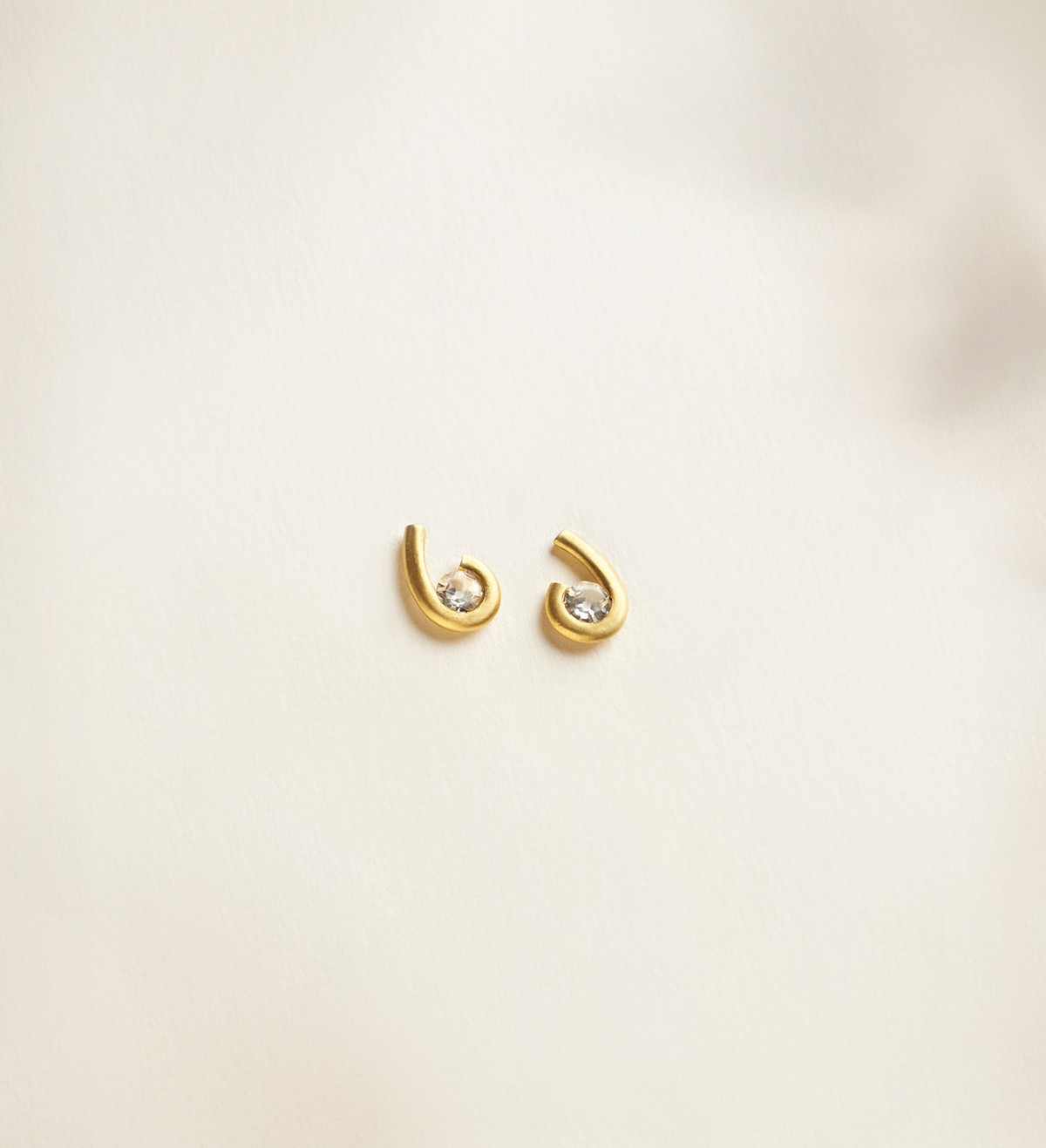 18k gold earrings Sunrise 11mm with yellow sapphires 0,52ct